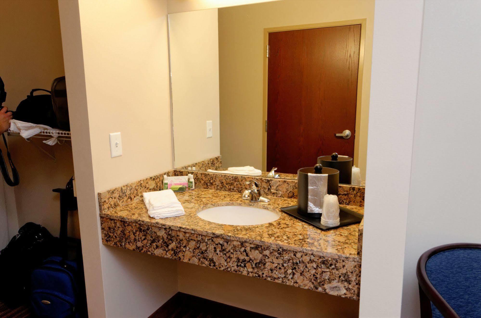 Cobblestone Inn & Suites Fort Madison Luaran gambar